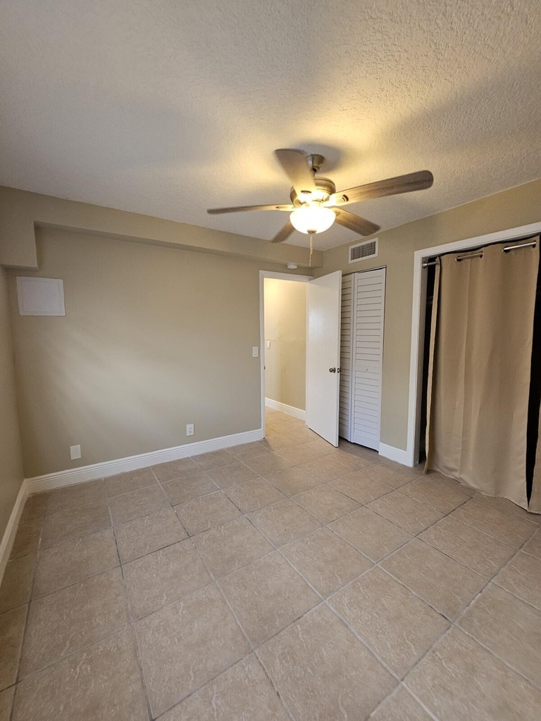 1200 W Blue Heron Boulevard - Photo 15