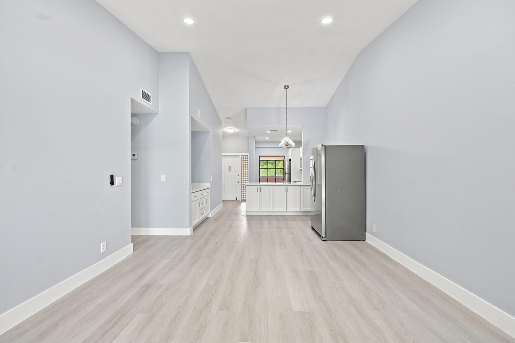 2249 Sw 15th Street - Photo 4