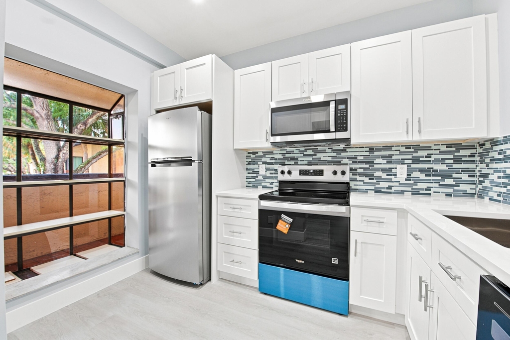 2249 Sw 15th Street - Photo 6
