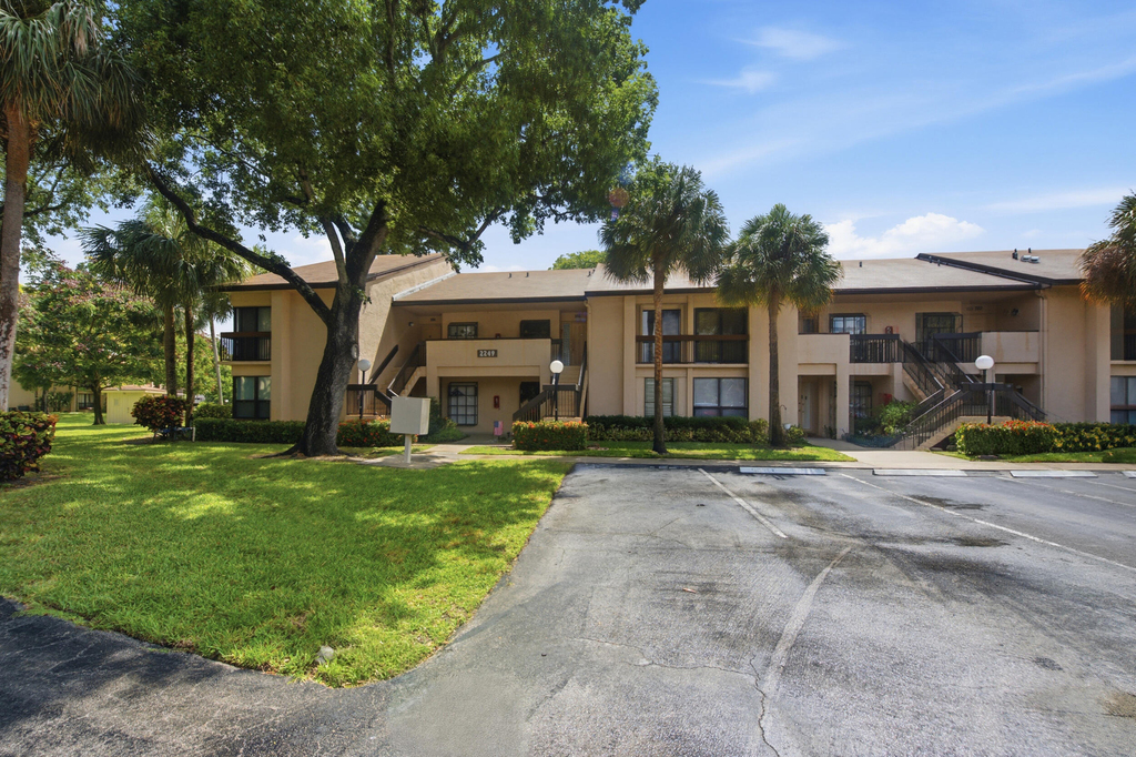 2249 Sw 15th Street - Photo 1