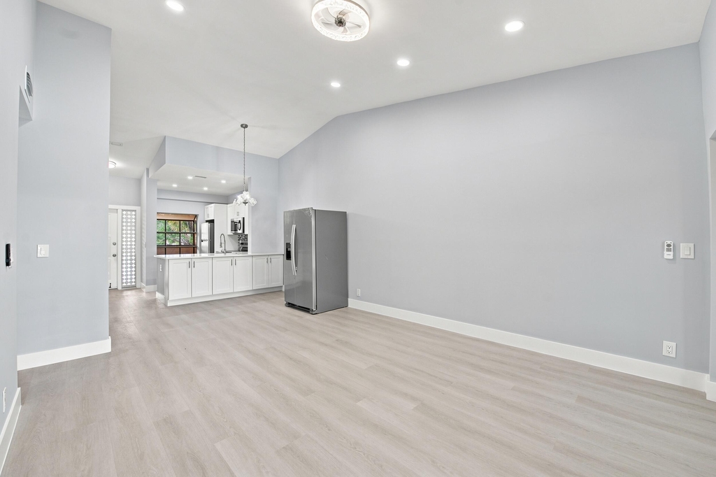 2249 Sw 15th Street - Photo 3