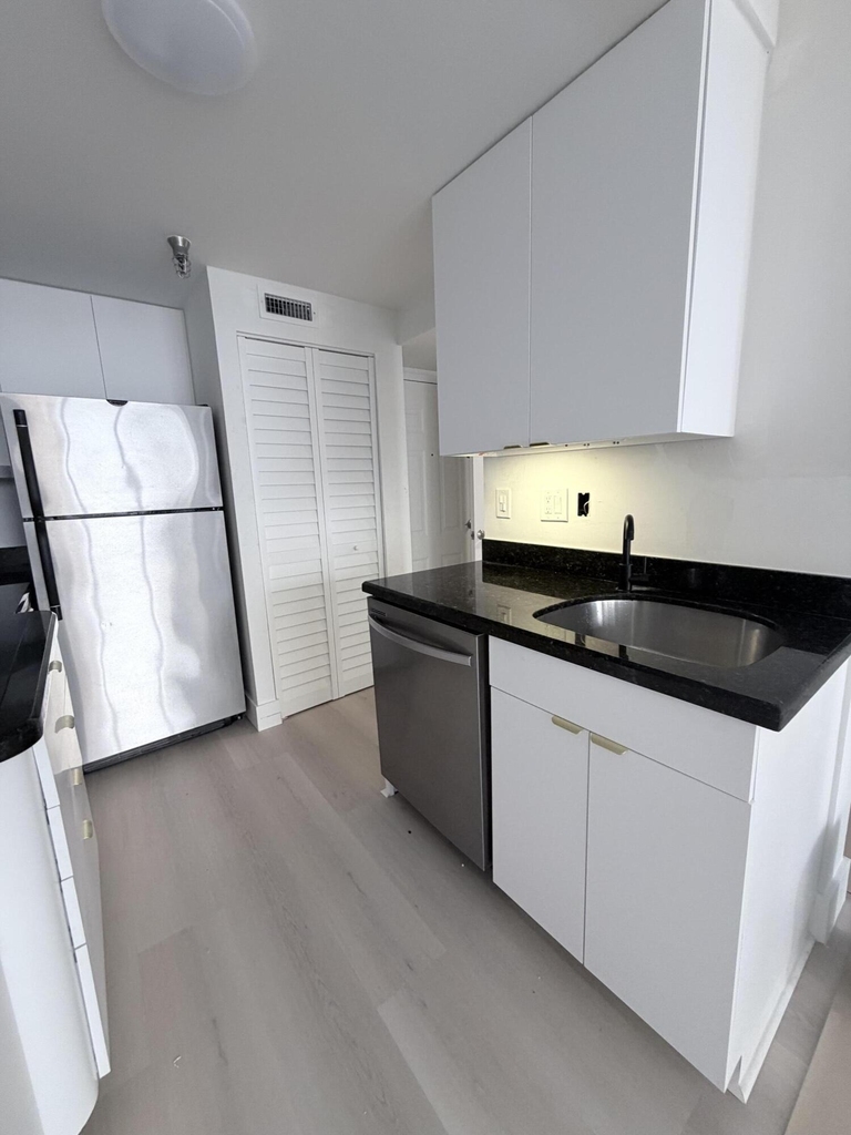 540 Brickell Key Drive - Photo 10