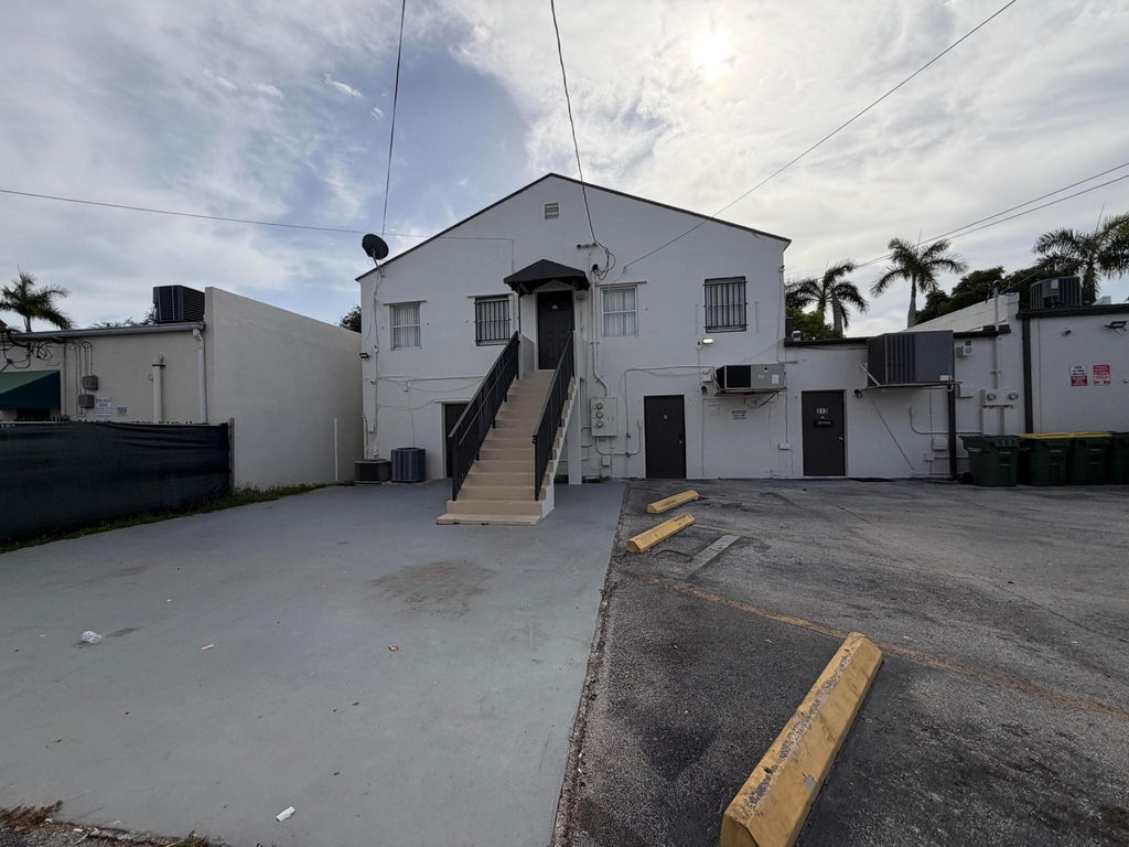 313 N Krome Avenue - Photo 12