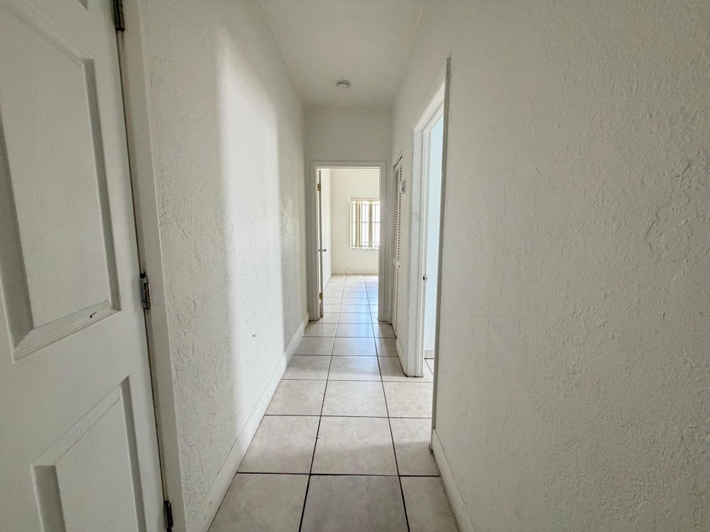 313 N Krome Avenue - Photo 6