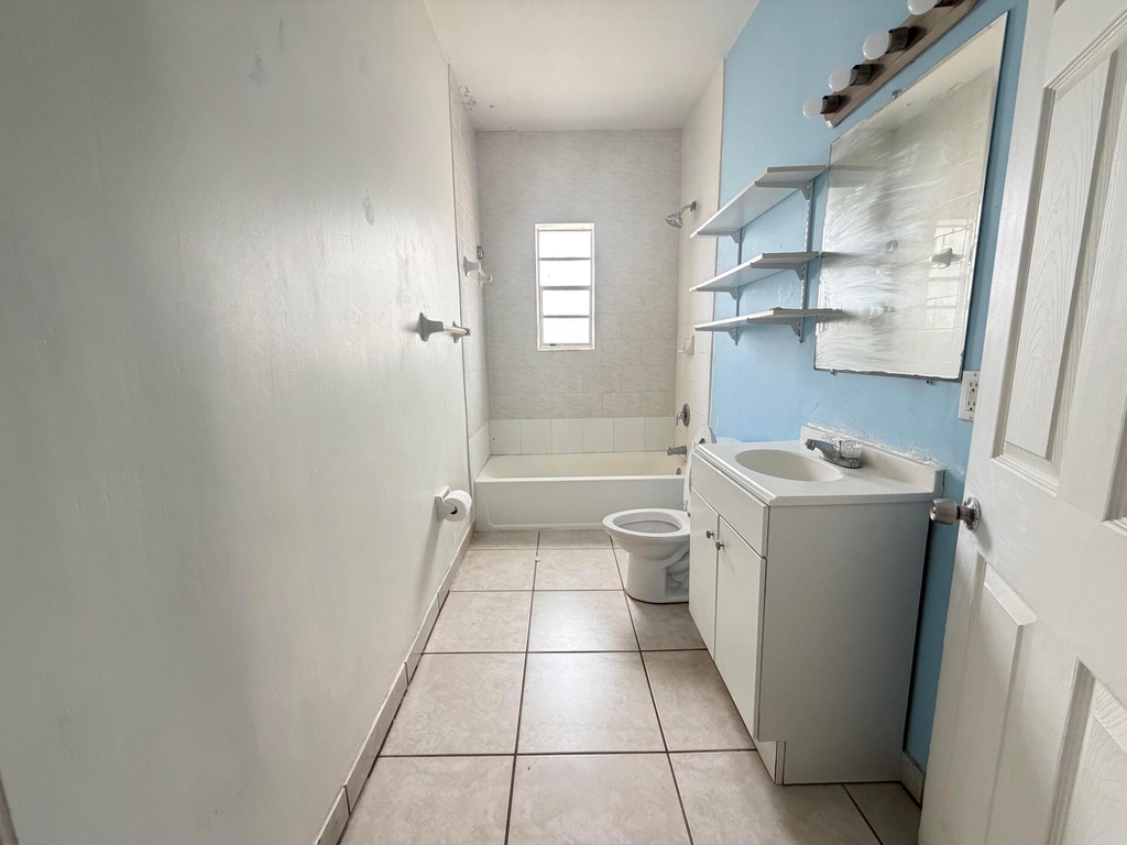 313 N Krome Avenue - Photo 7