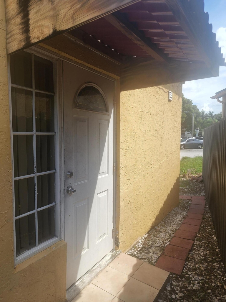 2430 Sw 82nd Terrace - Photo 2