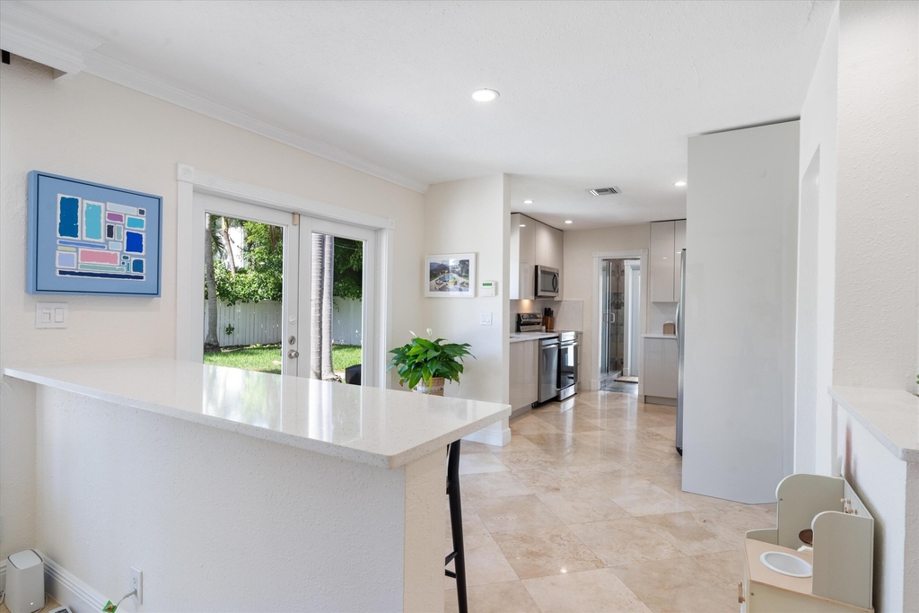 2740 Ne 25th Place - Photo 10