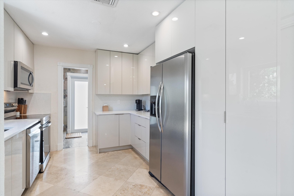 2740 Ne 25th Place - Photo 9