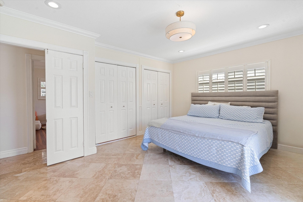 2740 Ne 25th Place - Photo 15