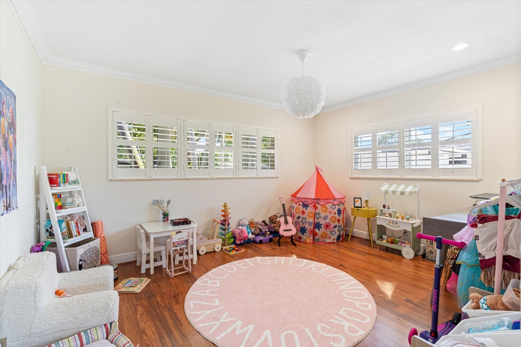 2740 Ne 25th Place - Photo 18