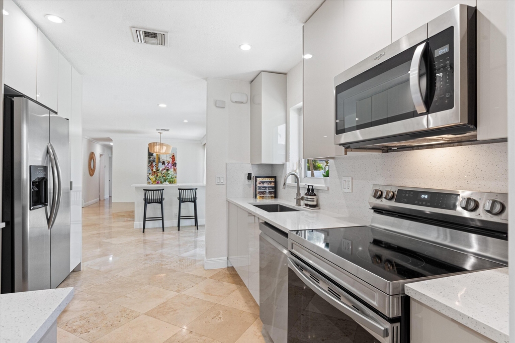 2740 Ne 25th Place - Photo 8