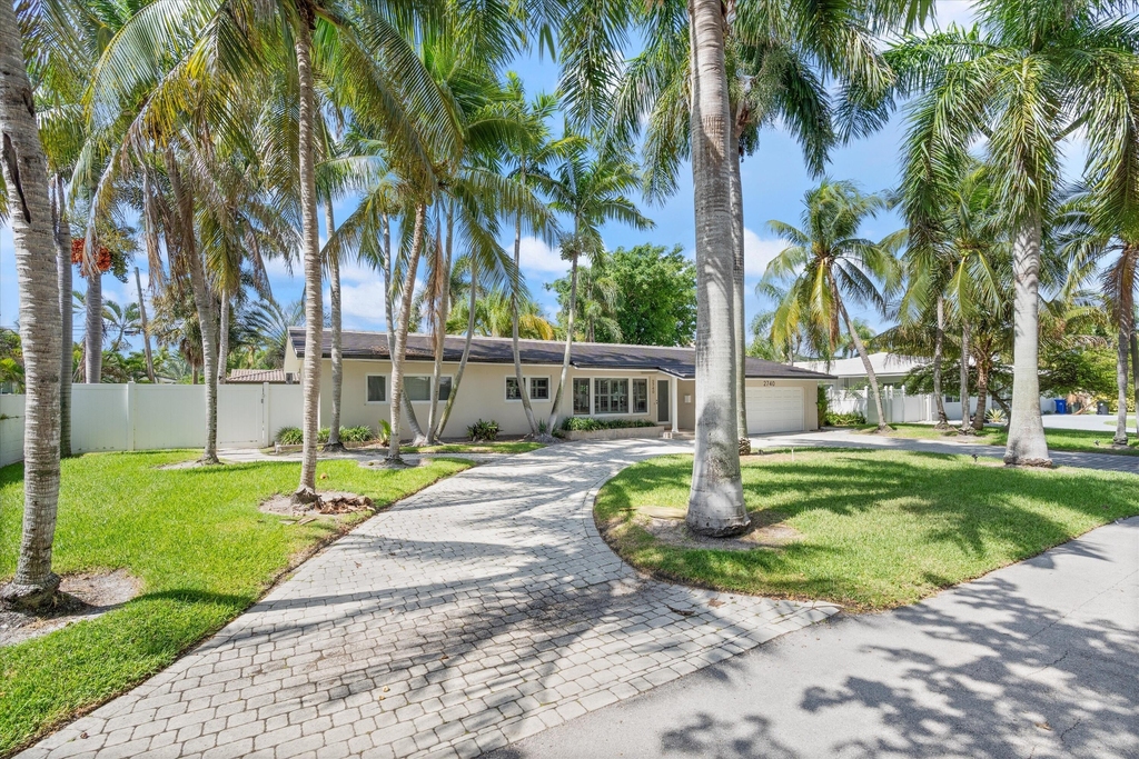 2740 Ne 25th Place - Photo 1