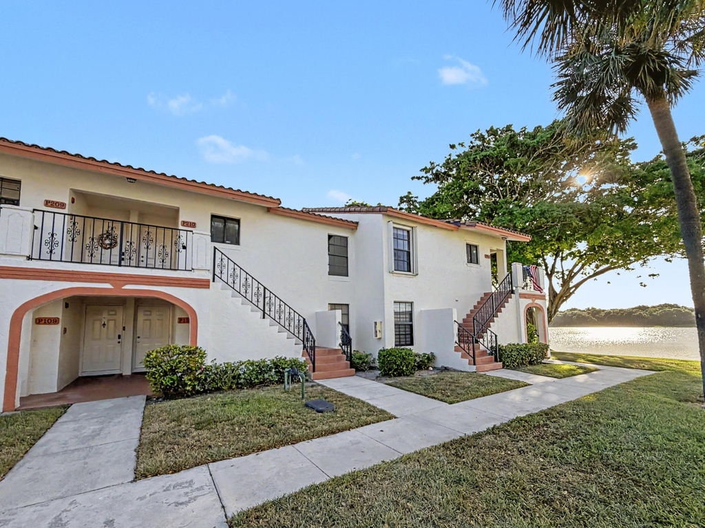 330 Palmwood Place - Photo 1