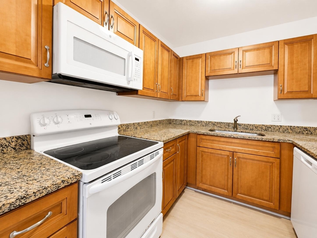 2201 Ne 36th Street - Photo 11