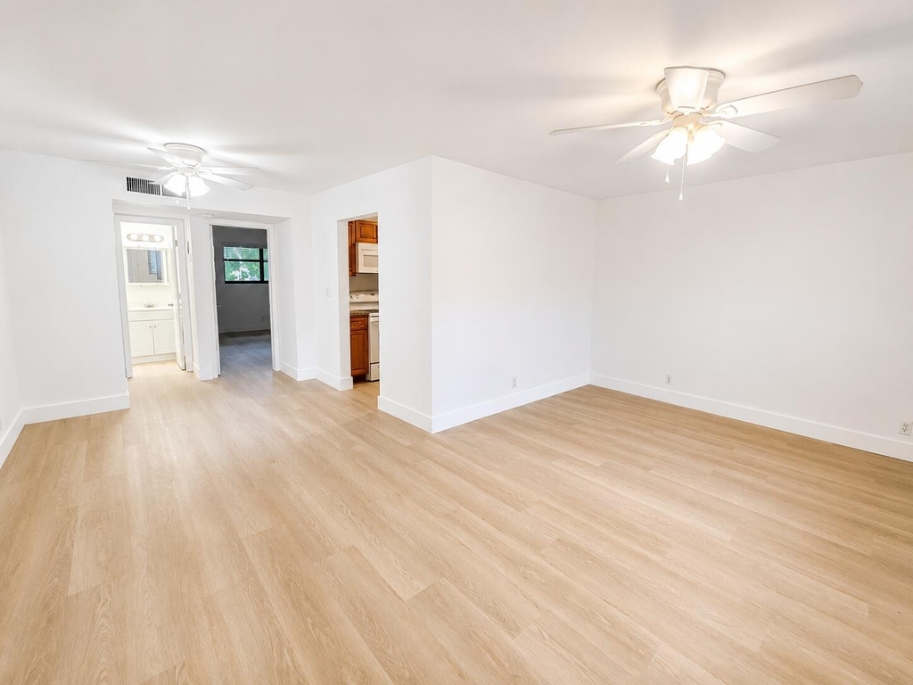 2201 Ne 36th Street - Photo 8
