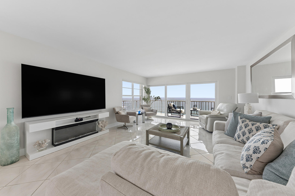 1021 Hillsboro Mile - Photo 14