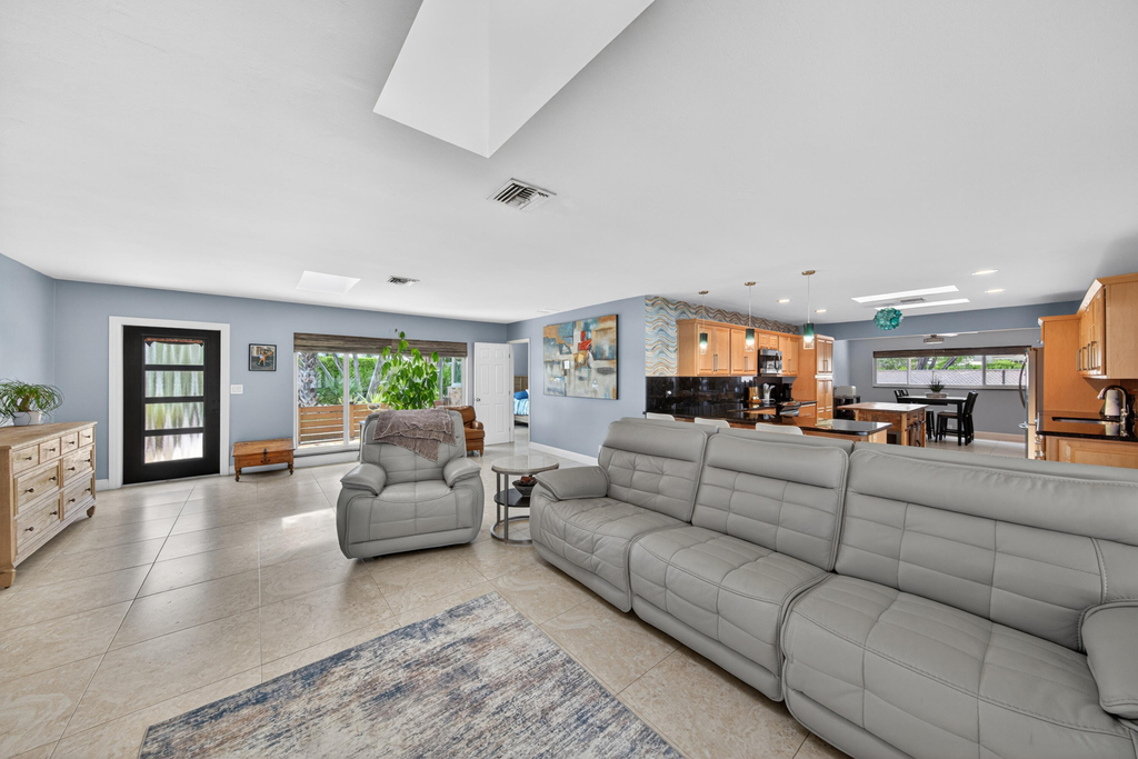 1571 Se 24th Avenue - Photo 4