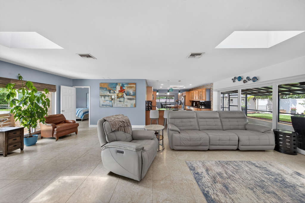 1571 Se 24th Avenue - Photo 6
