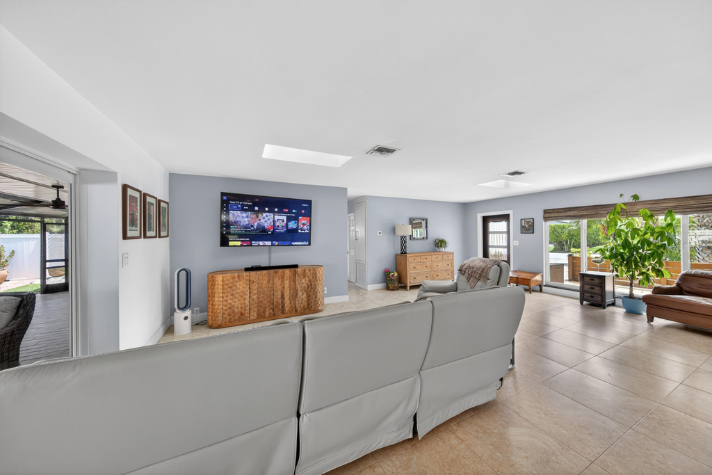 1571 Se 24th Avenue - Photo 5
