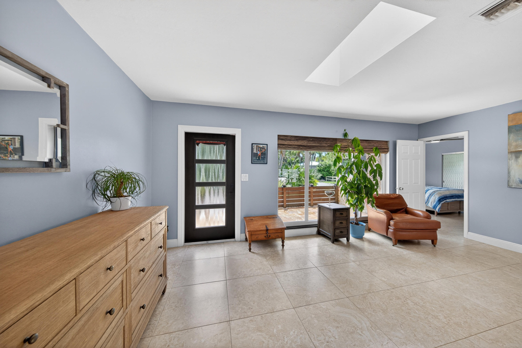 1571 Se 24th Avenue - Photo 3