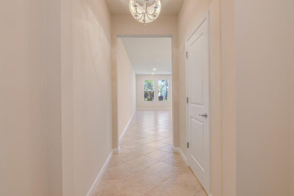 1841 Se Roxy Way - Photo 2