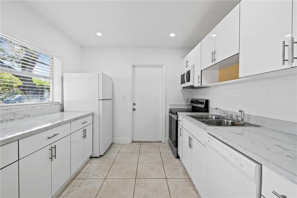 583 Nw 17th Place - Photo 2