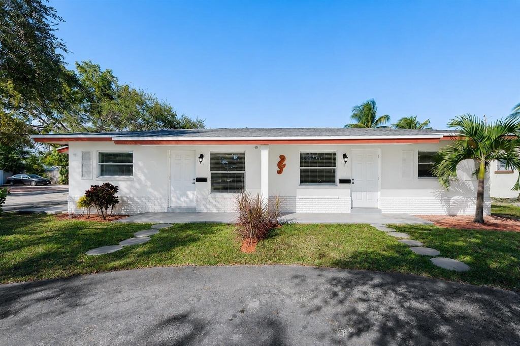 583 Nw 17th Place - Photo 0
