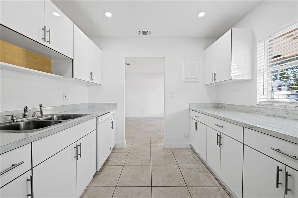 583 Nw 17th Place - Photo 3