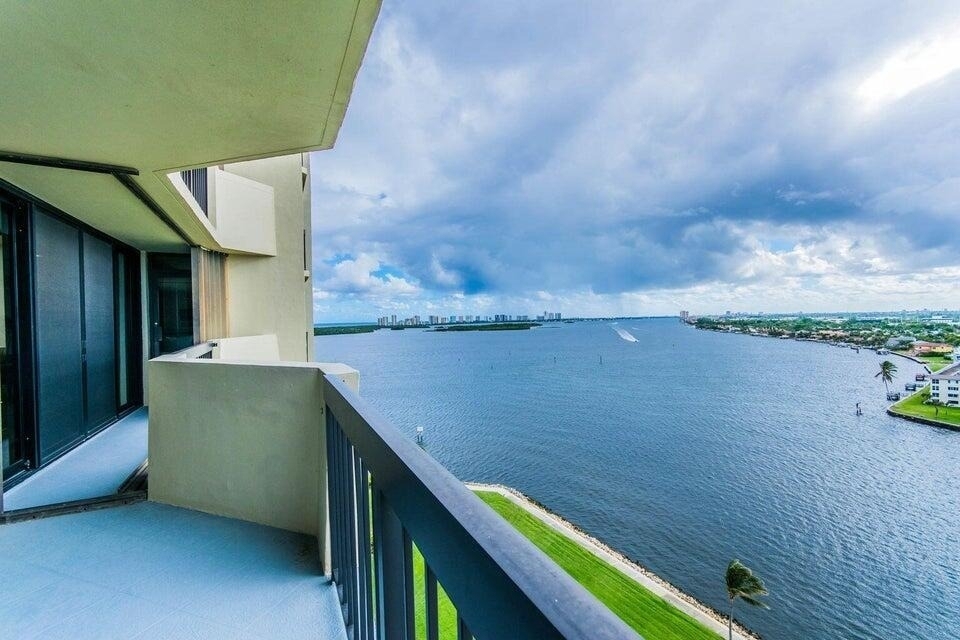 115 Lakeshore Drive - Photo 18