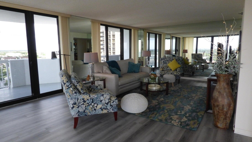 115 Lakeshore Drive - Photo 4