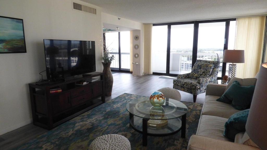 115 Lakeshore Drive - Photo 5
