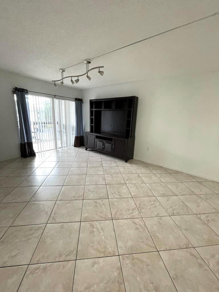 711 N Pine Island Road - Photo 4