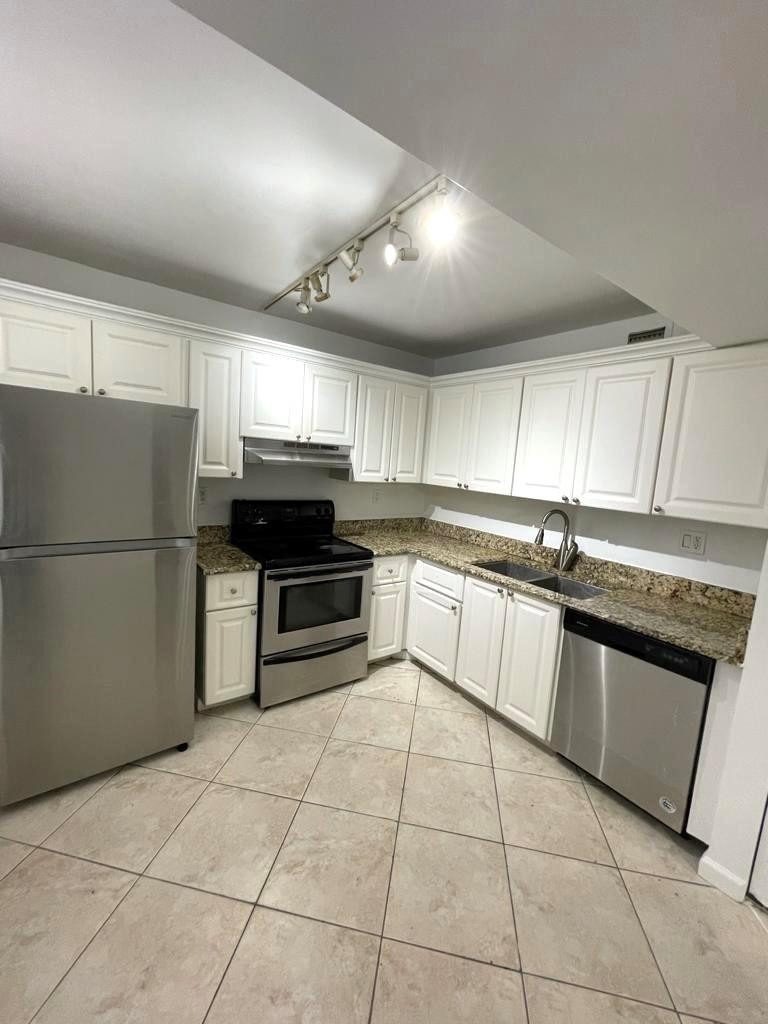 711 N Pine Island Road - Photo 7