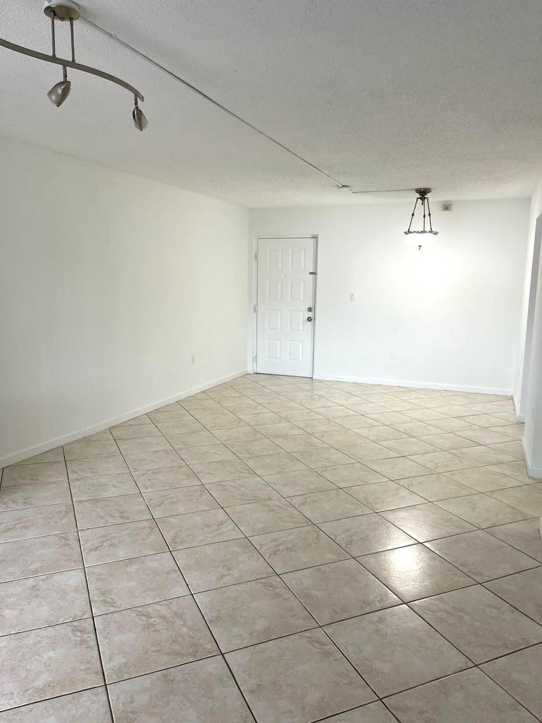 711 N Pine Island Road - Photo 5