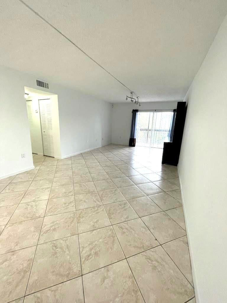 711 N Pine Island Road - Photo 3