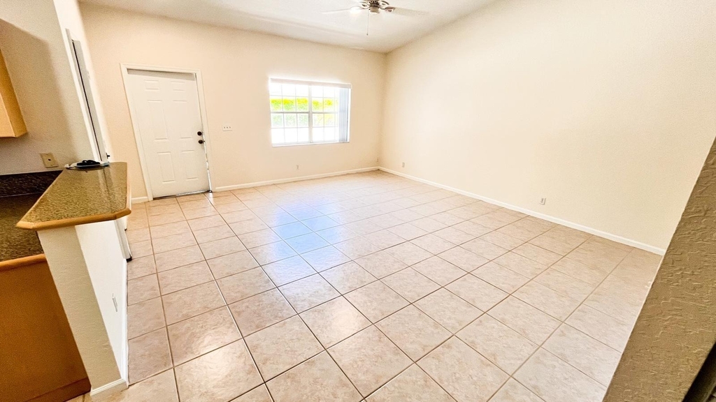 1434 Hawthorne Place - Photo 4