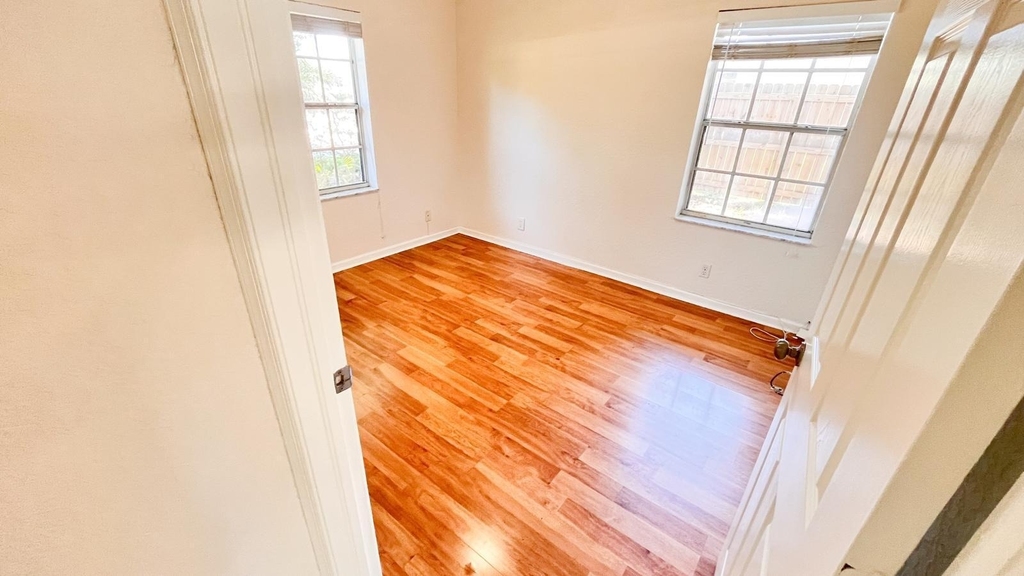 1434 Hawthorne Place - Photo 14