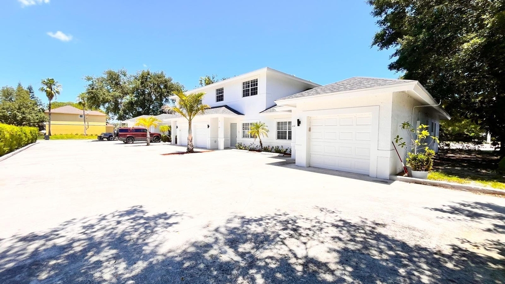 1434 Hawthorne Place - Photo 0