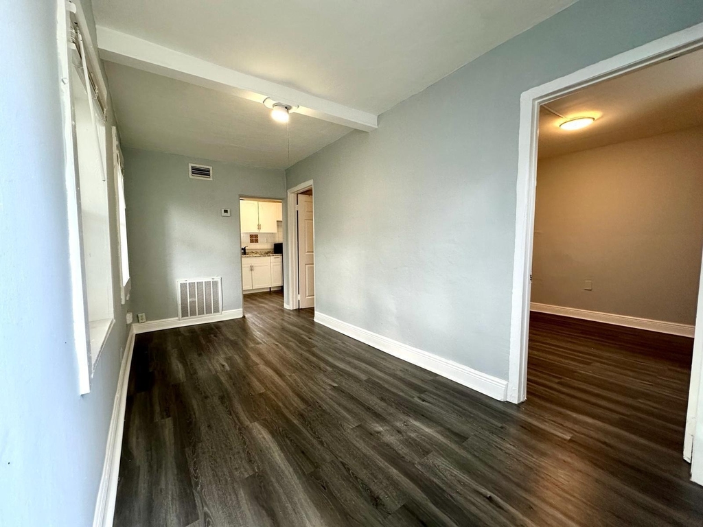 1000 W Lakewood Road - Photo 1