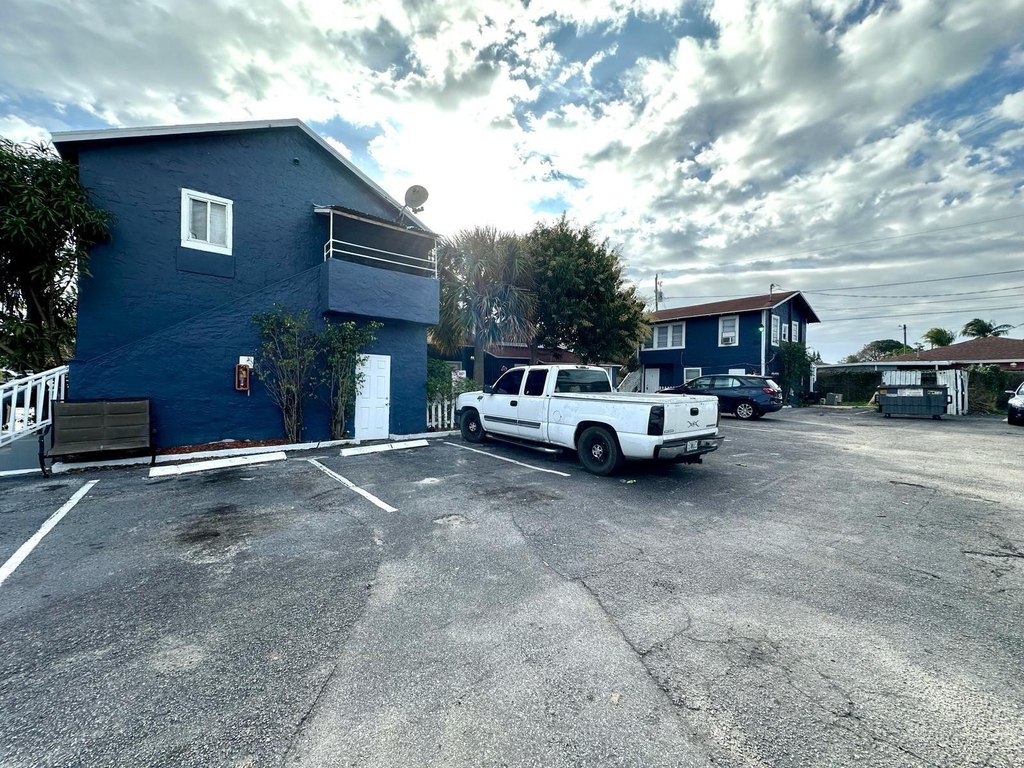 1000 W Lakewood Road - Photo 7