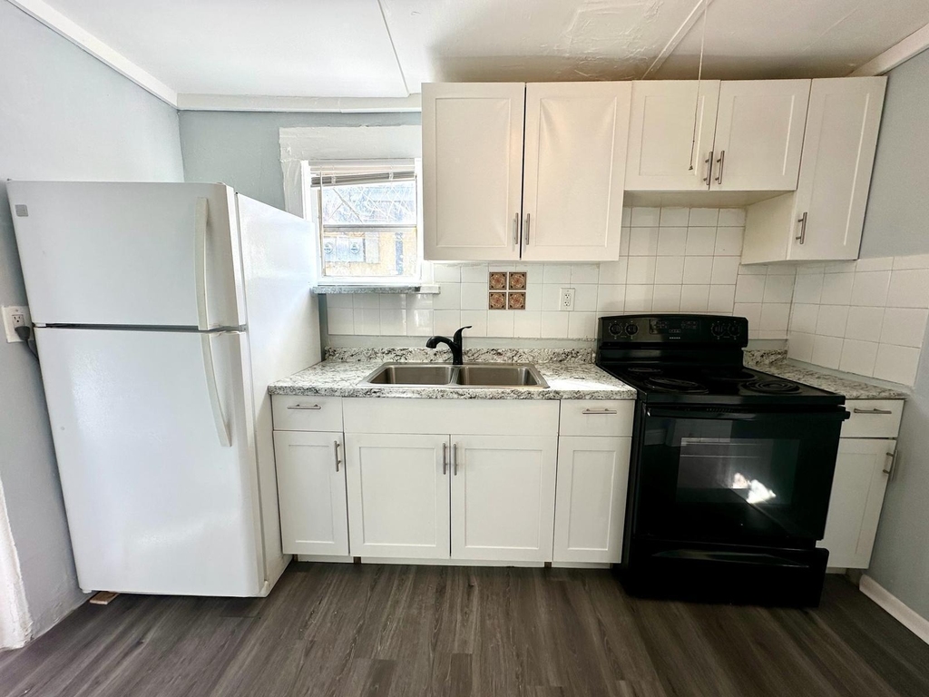 1000 W Lakewood Road - Photo 0