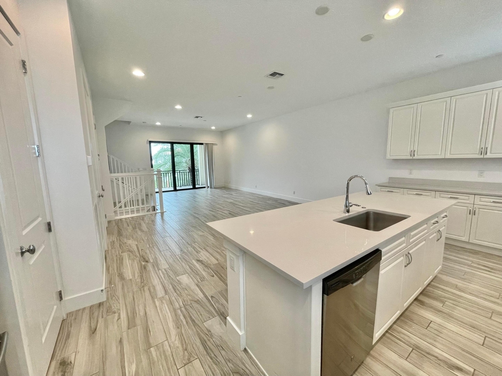 5412 Watts Terrace - Photo 4