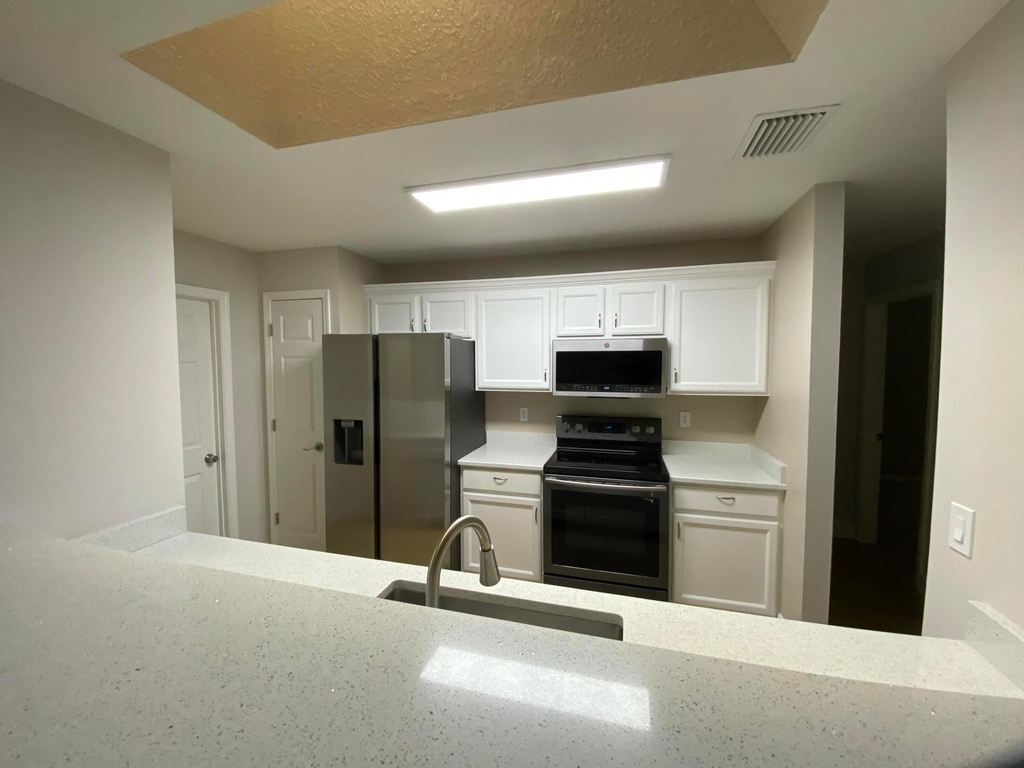 915 11th Terrace - Photo 3