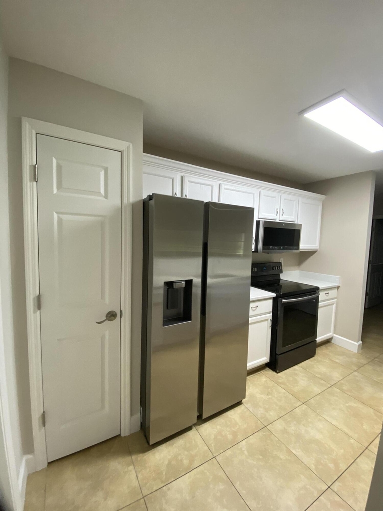 915 11th Terrace - Photo 2