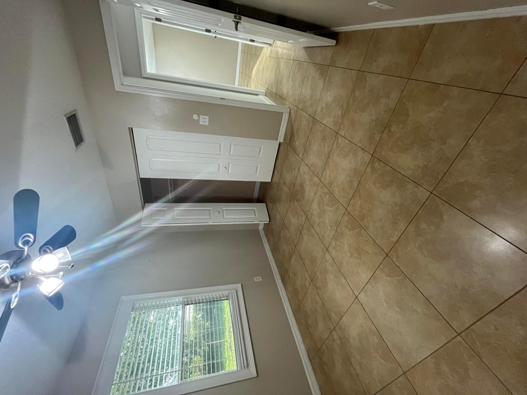 915 11th Terrace - Photo 14