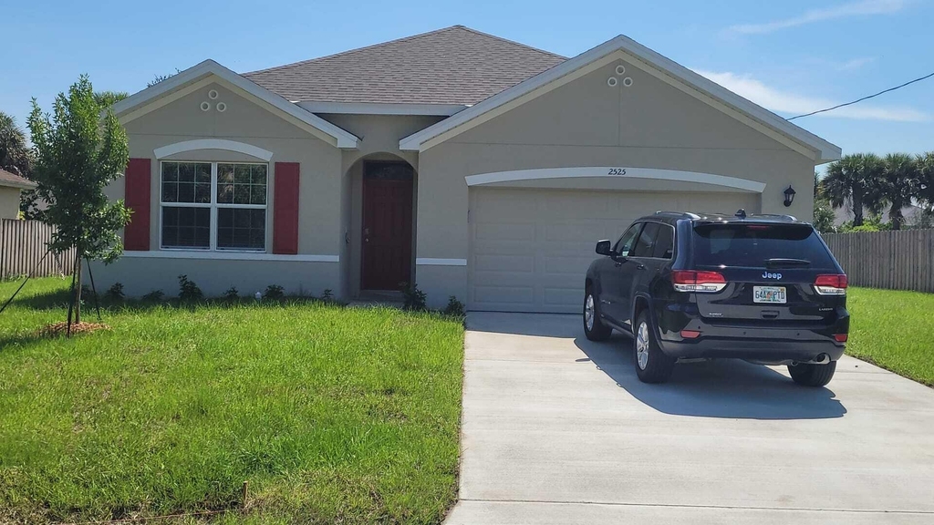 2525 Sw Westfield Street - Photo 0