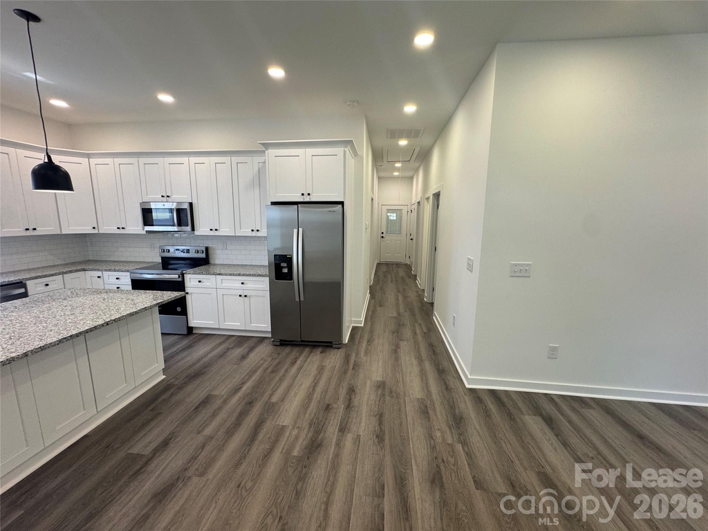 331 E Lowrance Avenue - Photo 4