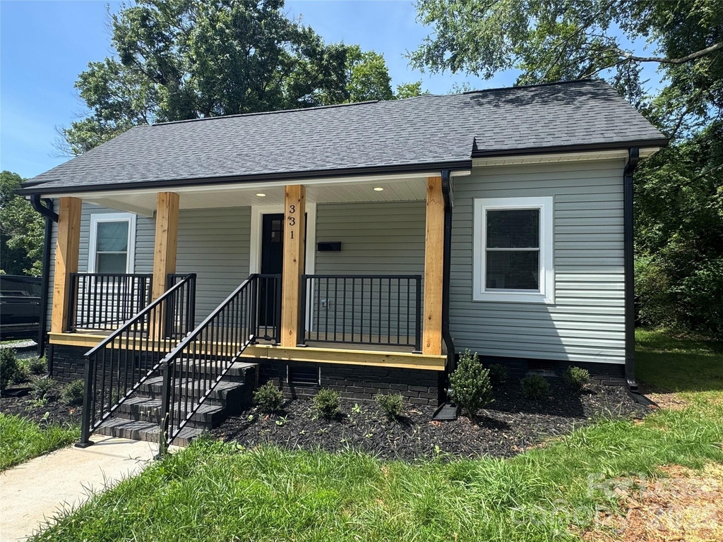 331 E Lowrance Avenue - Photo 0
