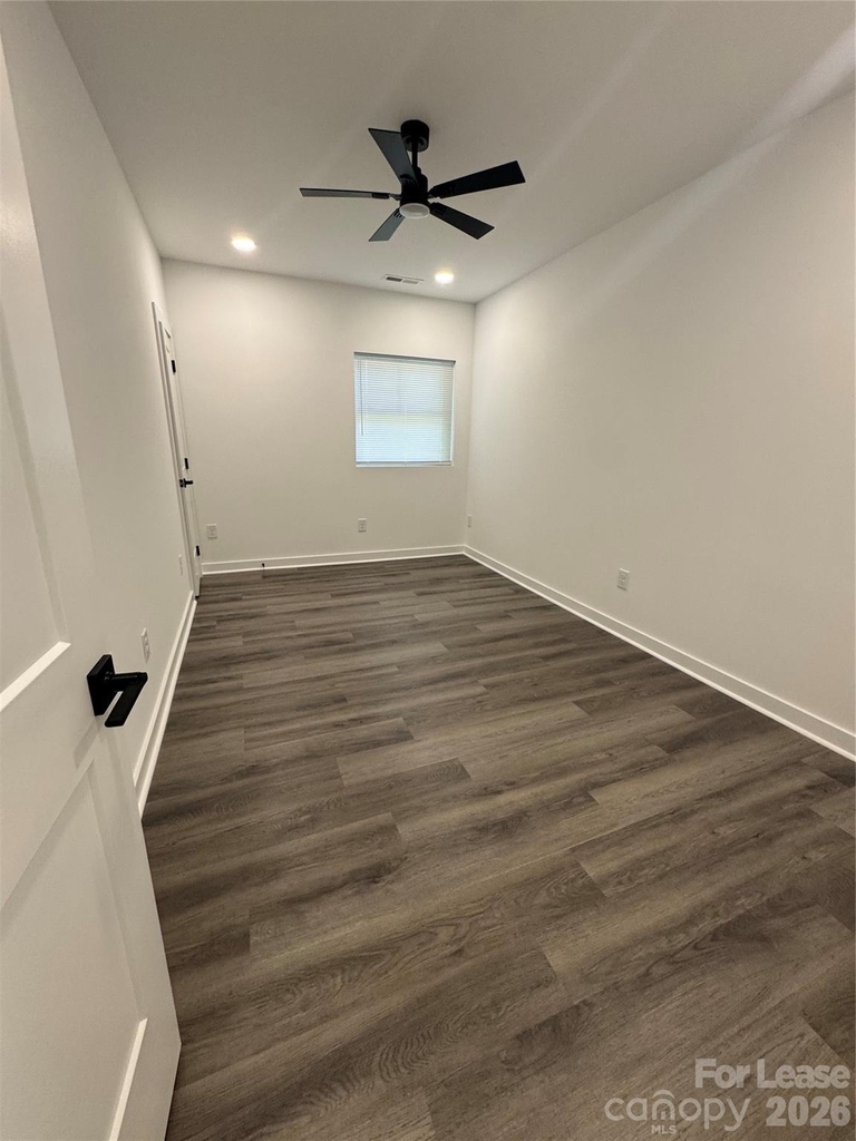 331 E Lowrance Avenue - Photo 11
