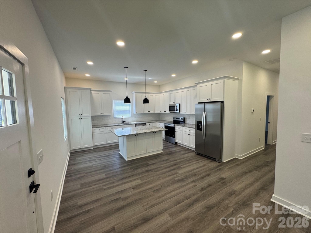 331 E Lowrance Avenue - Photo 2